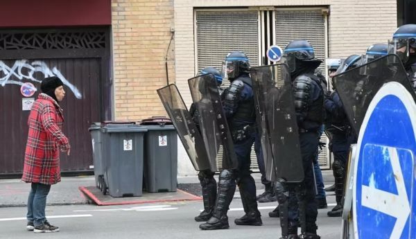 À Lille, le 6 avril, durant la 11e journée de mobilisation contre le projet de réforme des retraites. De nombreux incidents et violences ont émaillé les manifestations. François Lo Presti/AFP