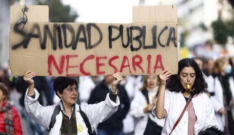 La sanidad privada es más cara y cura menos que la pública