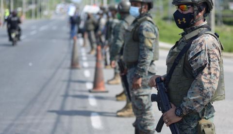 Dan por controlados los nuevos motines en dos cárceles de Ecuador
