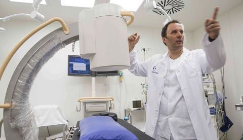 El jefe de la Unidad del Dolor del Hospital Universitario Araba (HUA), Enrique Bárez, coordina el proyecto. EFE