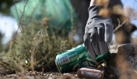 Los ciudadanos plantan cara a la basura en la naturaleza pese a la pandemia