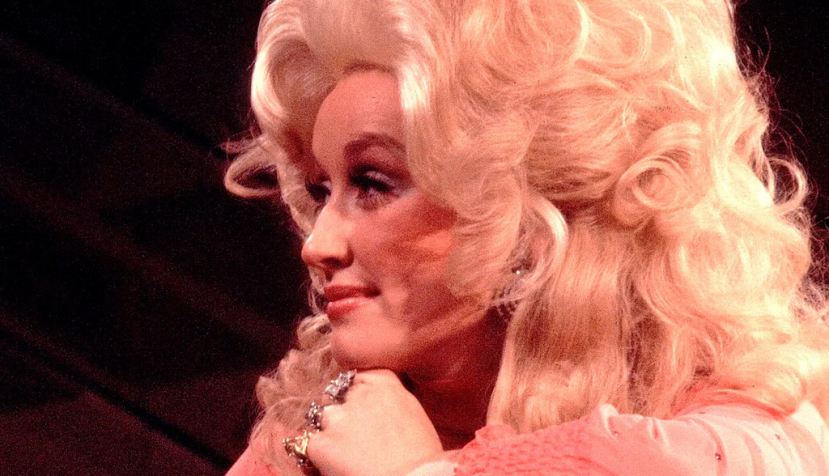 El humor, el arma secreta de Dolly Parton para contrarrestar el sexismo