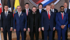 Donald Trump junto a, de izquierda a derecha, los líderes de Trinidad y Tobago (Kamla Persad-Bissessar), Paraguay (Santiago Peña), República Dominicana (Luis Abinader), El Salvador (Nayib Bukele), Guyana (Mohamed Irfaan Ali), Costa Rica (Rodrigo Chaves Robles), Ecuador (Daniel Roy Gilchrist Noboa Azín), (en segunda fila, de izquierda a derecha) Bolivia (Rodrigo Paz Pereira), Argentina (Javier Milei), Panamá (José Raúl Mulino), Honduras (Nasry "Tito" Asfura) y Chile (José Antonio Kast), en la inauguración de la cumbre "Escudo de las Américas" en Miami, Florida, el 7 de marzo de 2026. Saul Loeb/AFP