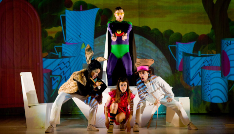 Torna Alicia al país dels mòbils al Teatre Romea. La reinvenció d'un clàssic que ens convida a reflexionar sobre l'ús de les tecnologies