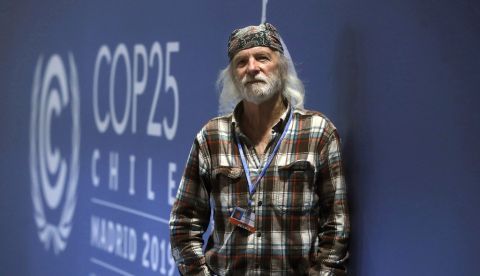 El director del documental del festival de Woodstock, Michael Wadleigh durante una entrevista con la Agencia Efe en el marco de la Cumbre Climática este miércoles en Ifema en Madrid en la que ha asegurado que no parece impresionado por el empuje de los jóvenes ecologistas, ya que "la generación actual no está tan comprometida". EFE/ Juan Carlos Hidalgo