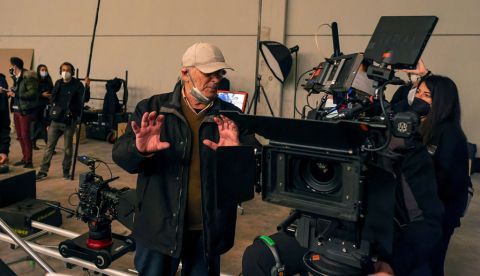El cineasta Carlos Saura en un momento del rodaje de su corto "Los fusilamientos del 3 de mayo", con motivo del 275 aniversario del nacimiento de Goya. 