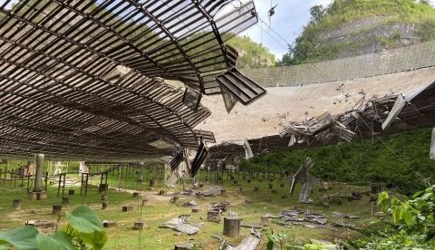 Fotografía cedida por Arecibo Observatory que muestra los daños que forzaron temporalmente el cierre del Observatorio de Arecibo, uno de los más importantes del mundo, situado en la costa norte de Puerto Rico. EFE/Arecibo Observatory