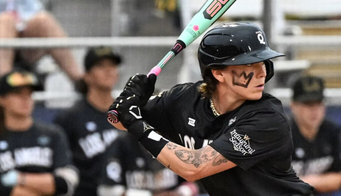 Ashton Lansdell, de Los Angeles Queens, batea durante el partido inaugural de la Liga Profesional de Béisbol Femenino contra New York Heights el 1 de agosto de 2026 en Springfield, Illinois. Chris Bernacchi/Diamond Images vía Getty Images