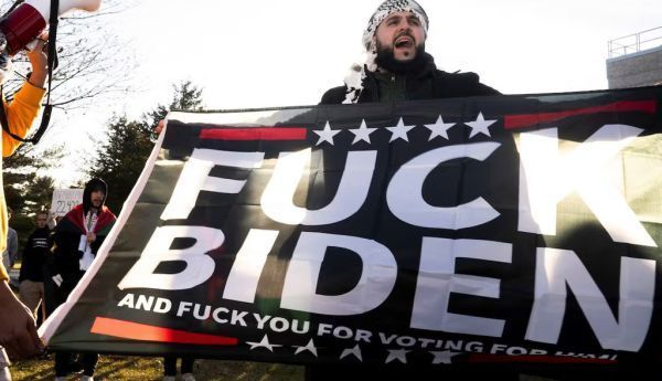 Naim Kayed, de l’association American Muslims for Palestine-Philadelphia, lors d’une manifestation de soutien aux Palestiniens au Montgomery County College, où Joe Biden prend la parole, le 5 janvier 2024 à Blue Bell, en Pennsylvanie. Joe Lamberti/AFP