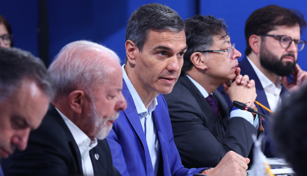 Intervención de Pedro Sánchez en la IV Reunión "En Defensa de la Democracia" | Pool Moncloa/Fernando Calvo. Barcelona - 18.4.2026