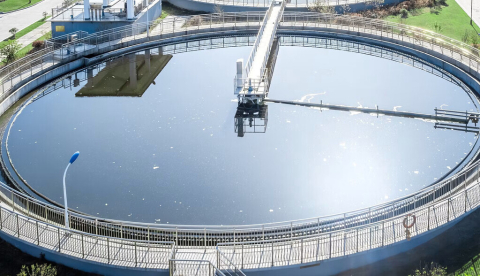 Instalaciones de depuración de aguas. dongfang/Shutterstock