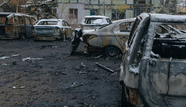 Las consecuencias económicas de un conflicto armado (como el que se muestra aquí en Ucrania) van mucho más allá de la destrucción material y la muerte. Deniska_Ua/Shutterstock