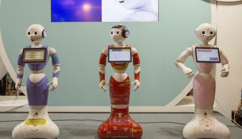 Vista del robot humanoide Pepper de SoftBank en  la 'Pepper World 2016' en Tokio, (Japón). En el evento se exhiben robots de SoftBank Corp Group utilizados en diferentes áreas de negocio como la salud, la tecnología y la educación. EFE