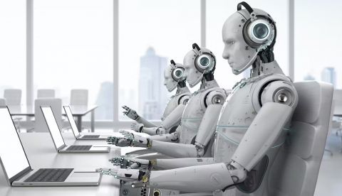 ¿Será la IA tu próxima compañera de trabajo… o tu sustituta? PhonlamaiPhoto/iStock via Getty Images