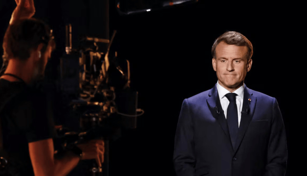 Le président français Emmanuel Macron sur le plateau de l’émission « Les défis de la France », sur TF1, le 13 mai 2025. Ludovic Marin/AFP