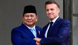 Emmanuel Macron recibió a su homólogo indonesio en el Palacio del Elíseo el 14 de julio de 2025. Con motivo del 75.º aniversario  del establecimiento de relaciones diplomáticas franco-indonesias, Prabowo Subianto fue el invitado de honor en el desfile militar, un gesto simbólico para subrayar la importancia estratégica de los lazos entre ambos países. Federico Pestellini/Shutterstock
