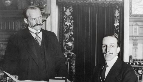 Alfons XIII, rey de España, con el primer ministro Alvaro Figuera Torres, Conde de Romanones, 1913 / Archivo.