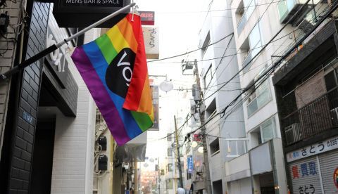 Una zona del barrio tokiota de Shinjuku concentra el mayor número de bares y restaurantes que atienden a la comunidad gay. Intentan romper los prejuicios hacia los homosexuales en Japón, un país en el que no está reconocido el matrimonio entre personas del mismo sexo. EFE 	