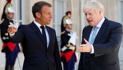 Macron y Johnson: estilos opuestos, similar impostura