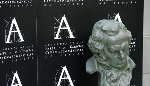 Reproducción de la estatuilla del Premio Goya en la Academia de las Artes y Las Ciencias Cinematográficas.