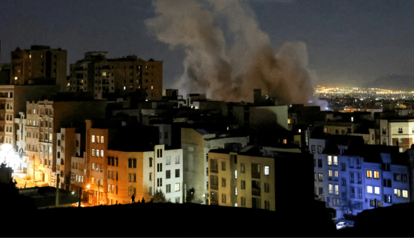 Atentados en Teherán, 1 de marzo de  2026. Estados Unidos e Israel lanzaron ataques contra Irán el 28 de febrero, matando al Líder Supremo Alí Jamenei y a altos mandos militares. Atta Kenare/AFP