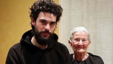 El director y la protagonista de la película 'O que arde ' Oliver Laxe y Benedicta Sánchez, respectivamente, posan tras la rueda de prensa celebrada en la capital ribera en la cuarta jornada de la Muestra de Cine Español de Tudela/EFE/ Mikel Arilla