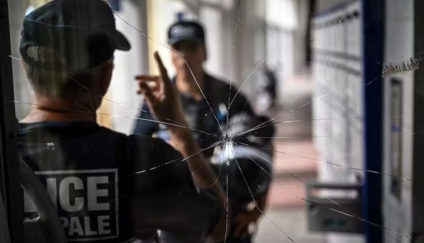 Patrouille de policiers municipaux dans le quartier de La Duchère, à Lyon, le 15 juin à la suite d'une agression armée où deux jeunes ont trouvé la mort. Jean-Philippe Ksiazek/ AFP