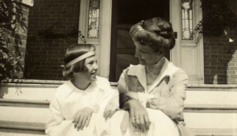 Elizabeth Hughes Gossett y su madre c. 1923. Foto cortesía de la Universidad de Toronto  Se celebra en Canadá el centenario del mayor logro científico de ese país: la conc