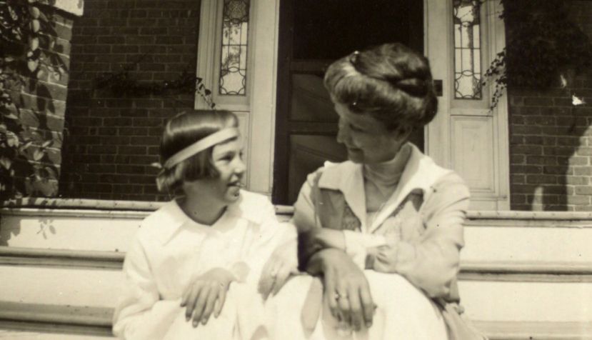 Elizabeth Hughes Gossett y su madre c. 1923. Foto cortesía de la Universidad de Toronto  Se celebra en Canadá el centenario del mayor logro científico de ese país: la conc