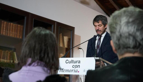 El ministro de Cultura, Ernest Urtasun, preside el acto de restitución de obras incautadas y no devueltas por la dictadura, en la sede del Archivo del Museo de Historia de Brihuega (Guadalajara). / © lamoncloa.gob.es. Ministerio de la Presidencia.