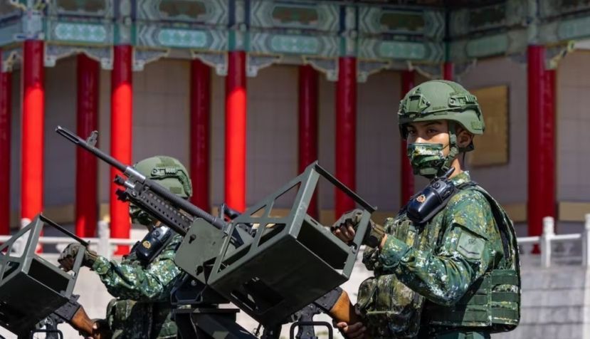 Parade militaire à Taipei, le 10 octobre 2021. Taïwan se prépare à affronter une invasion chinoise sur mer, dans les airs et aussi sur le territoire de l’île. Jeng Bo Yuan/Shuttterstock