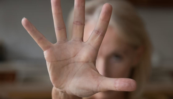 Por qué la violencia de género golpea de forma distinta a las mujeres mayores