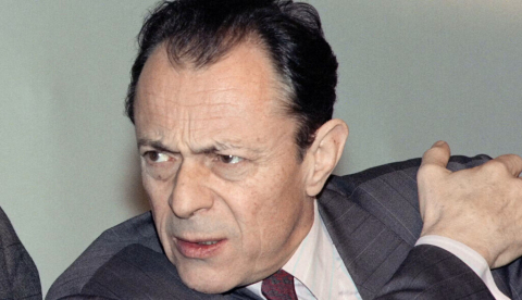 La dirección del Partido Socialista abandonó su promesa de otorgar el derecho al voto a los extranjeros en 1990. En aquel entonces, Michel Rocard (derecha) era Primer Ministro y Pierre Mauroy (izquierda) Primer Secretario del Partido Socialista. En la fotografía, ambos líderes aparecen en la Convención Nacional del Partido Socialista el 6 de abril de 1991 en Cachan, Val-de-Marne. Pierre Verdy/AFP