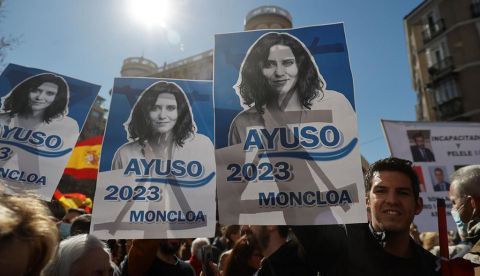 La implosión de la política y el espectáculo populista