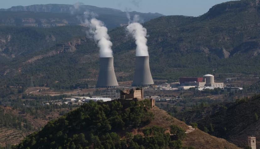 Central nuclear de Cofrentes (Valencia). Arcadio Oliver Atienzar / Wikimedia Commons