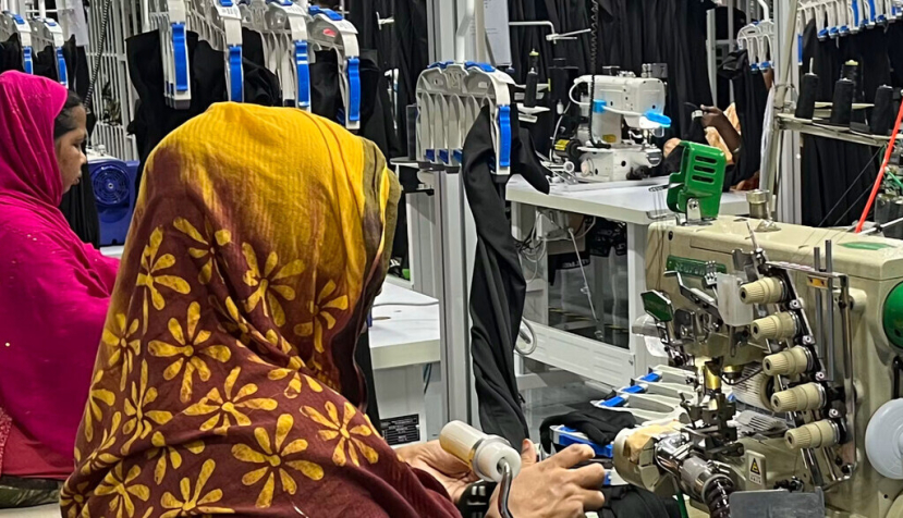 Migrant workers sewing clothes in a factory in Aqaba, south-western Jordan. Katharina Grüneisl (2024), CC BY-NC-ND