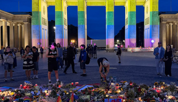 Vista de la Puerta de Brandeburgo tras el atentado terrorista perpetrado durante el Orgullo de Berlín el 25 de julio de 2026. Orator/Wikimedia Commons, CC BY-SA