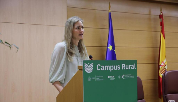 La vicepresidenta tercera y ministra para la Transición Ecológica y el Reto Demográfico, Sara Aagesen, en la presentación del 'Programa Campus Rural 2026', en la Facultad de Ciencias Químicas de la Universidad Complutense de Madrid (UCM). / © lamoncloa.gob.es. Ministerio de la Presidencia.