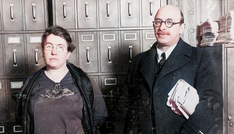 Foto de archivo de Emma Goldman (izquierda) izquierda y Alexander Berkman (derecha) en 1918. / Foto coloreada por el El Obrero.