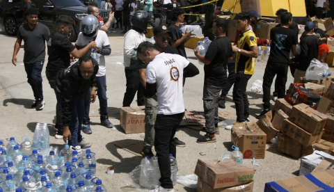 Centro de recolección de ayuda establecido en la ciudad de Maracaibo, Venezuela, tras los terremotos ocurridos el 24 de junio de 2026. Humberto Matheus/Shutterstock