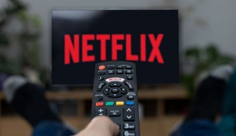 “The Crown”, “Emily in Paris” y “The Witcher” dominan las apuestas de Netflix