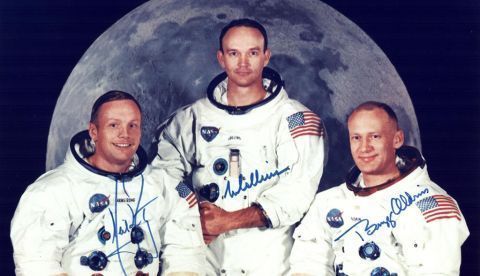 Fotografía oficial cedida por la NASA donde aparecen los astronautas del Apolo 11, el comandante Neil A. Armstrong (i); el piloto del módulo de comando, Michael Collins, y el piloto del módulo lunar, Edwin E. Aldrin Jr. (d). Medio siglo después del inicio de la histórica misión Apolo 11, un viaje de ida y vuelta a la luna con tres astronautas a bordo, la hazaña será conmemorada mañana con distintas actividades en el Centro Espacial Kennedy de Cabo Cañaveral (Florida, EE.UU.), donde estarán dos de sus protagonistas. EFE/NASA 	   