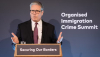 Keir Starmer prononce un discours lors de l’ouverture du Sommet international sur la sécurité des frontières à Londres, le 31 mars 2025, qui a réuni des délégués de plus de 40 pays autour du premier ministre britannique, qui a dit souhaiter mettre un terme au « vil commerce » des migrants. Stefan Rousseau/Pool/AFP