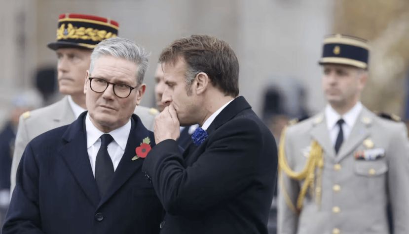 Le premier ministre britannique Keir Starmer et Emmanuel Macron lors de la commémoration de l’armistice de la Première Guerre mondiale, le 11 novembre 2024 à Paris. Ludovic Marin/AFP