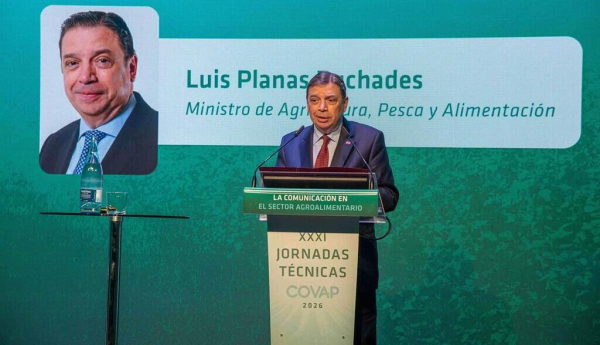 El ministro de Agricultura, Pesca y Alimentación, Luis Planas, durante la clausura de las XXXI Jornadas Técnicas organizadas por la Cooperativa Ganadera del Valle de los Pedroches (Covap), en Pozoblanco (Córdoba). / © lamoncloa.gob.es. Ministerio de la Presidencia.