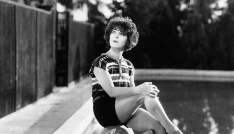 Alla Nazimova en la piscina de su casa en Hollywood. / Foto de Ullstein Bild.