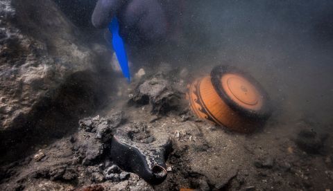Descubiertos los restos de un navío y un cementerio sumergidos