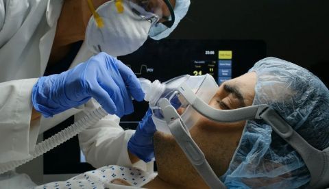 Ómicron: el tratamiento con anticuerpos monoclonales es menos efectivo