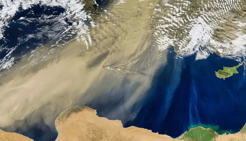 Tormenta de polvo sahariano en el Mediterráneo a vista de satélite. BEST-BACKGROUNDS/Shutterstock