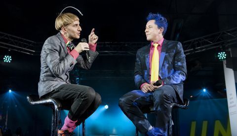 Neil Harbisson (Mataró, Barcelona, 27 de julio de 1984) es un artista vanguardista y activista cíborg británico e irlandés con residencia en Nueva York y Barcelona. Es la primera persona en el mundo reconocida como cíborg por un gobierno y la primera persona con una antena implantada en la cabeza. Wikiwand.